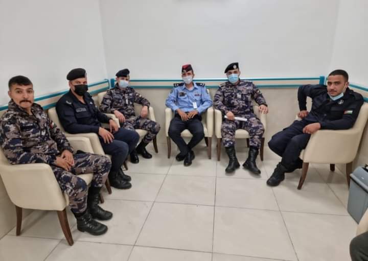 شرطة العقبة تلبي استغاثة مواطن وتتبرع بدام