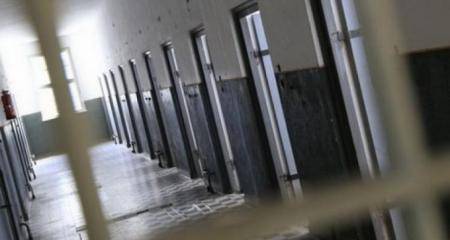 توقيف متهمين بالاعتداء على عامل توصيل في اربد 15 يوماً