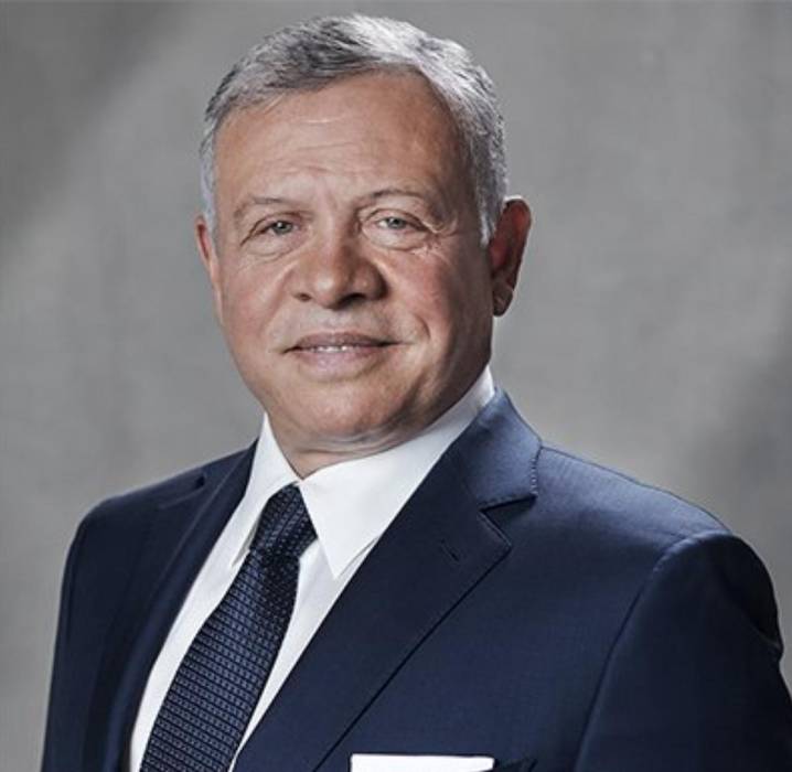 أسرة عمان الأهلية  تتمنى الشفاء لجلالة الملك وعودته سالماً معافى لأرض الوطن