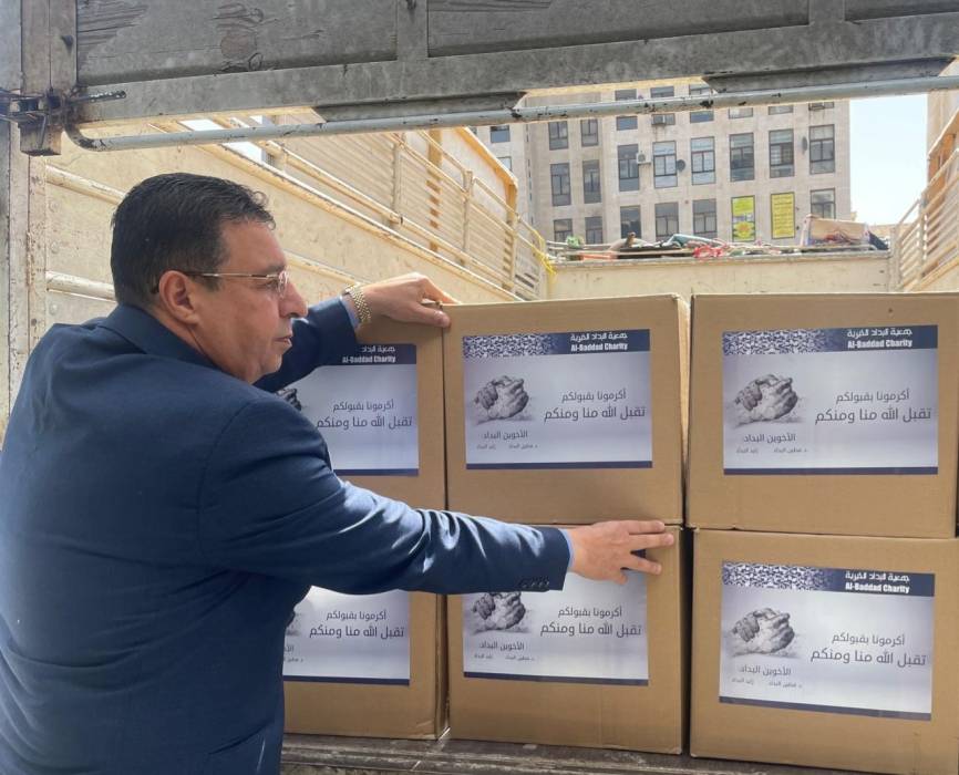 جمعية البداد الخيرية توزع الطرود الخيرية خلال الشهر الفضيل