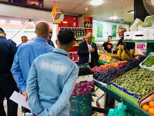 متصرف الهاشمية يدعو التجار للالتزام بالأسعار المعلنة