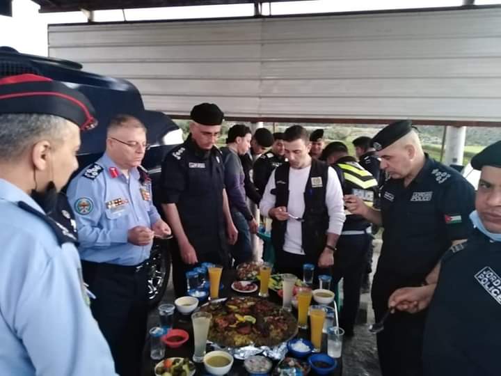 العميد مهند البطاينه ينقل تحيات مدير الأمن العام للعاملين بالميدان في شرطة اربد