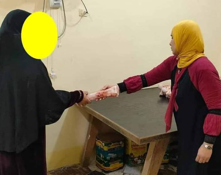 ما سر صور توزيع عظام ذبائح على المواطنين في مصر؟