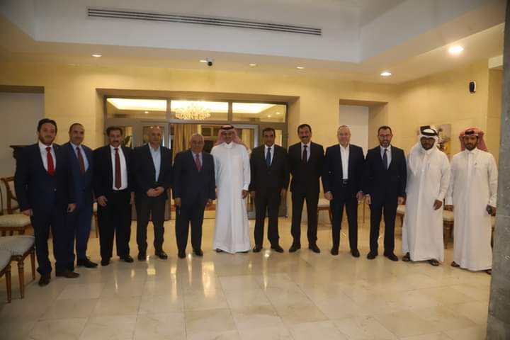 السفير القطري بعمان يقيم إفطاراً لشخصيات وطنية