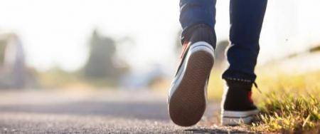 اقبال على رياضة المشي في الساعة الاخيرة من الصيام