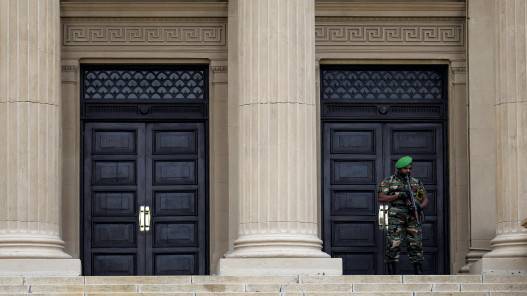 سيريلانكا تعلن تعليقا مؤقتا لدفع الديون الخارجية