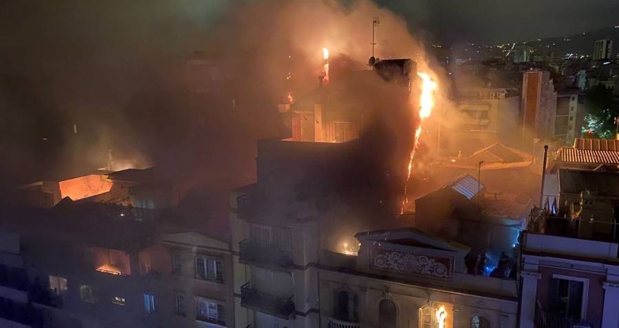 إصابة 4 أشخاص إثر انفجار في برشلونة