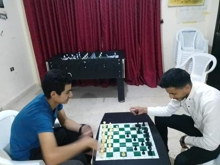 مشاركا في أول يوم من انطلاق البطولة الرمضانية للشطرنج في مركز شباب البتراء