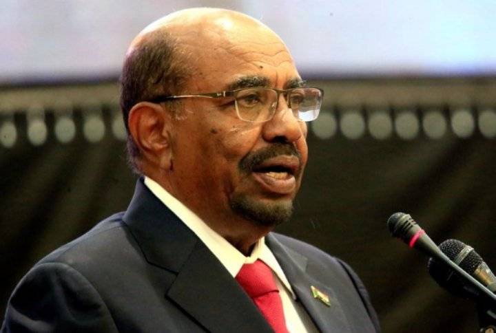 متظاهرون سودانيون يحيون الذكرى الثالثة للإطاحة بالبشير