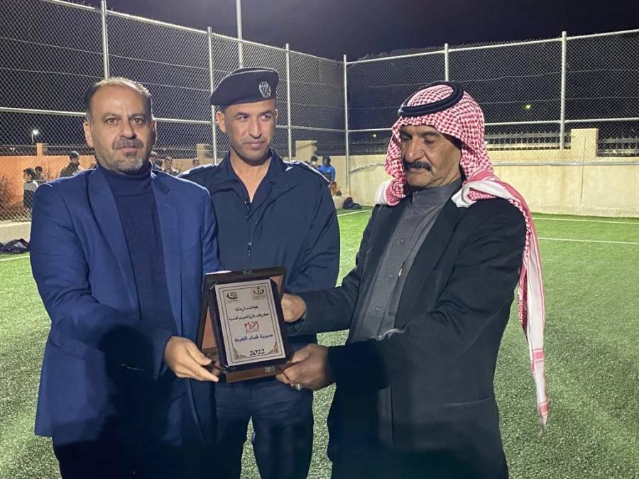 رئيس بلدية القطرانه يرعى اختتام بطولة خماسي كرة قدم في مرحلتها الأولى.