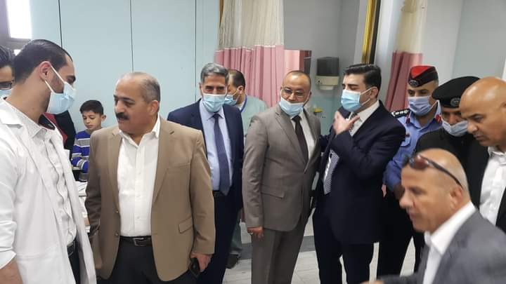 رئيس جامعة العلوم والتكنولوجيا الأردنية يتفقد مصابي حادث سير طلبة جامعة اليرموك في مستشفى الملك المؤسس