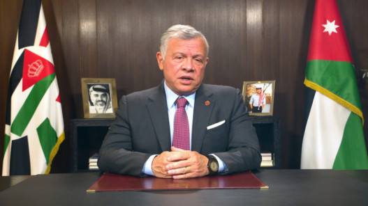 الطبيب المرافق للملك: الملك بخير ومعنوياته العالية واجريت له العملية على اعلى مستوى احترافي وفني