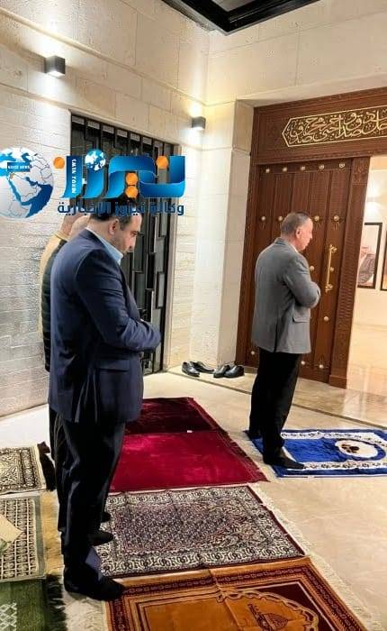 وزير الداخلية يؤم المصلين في صلاة المغرب  صورة