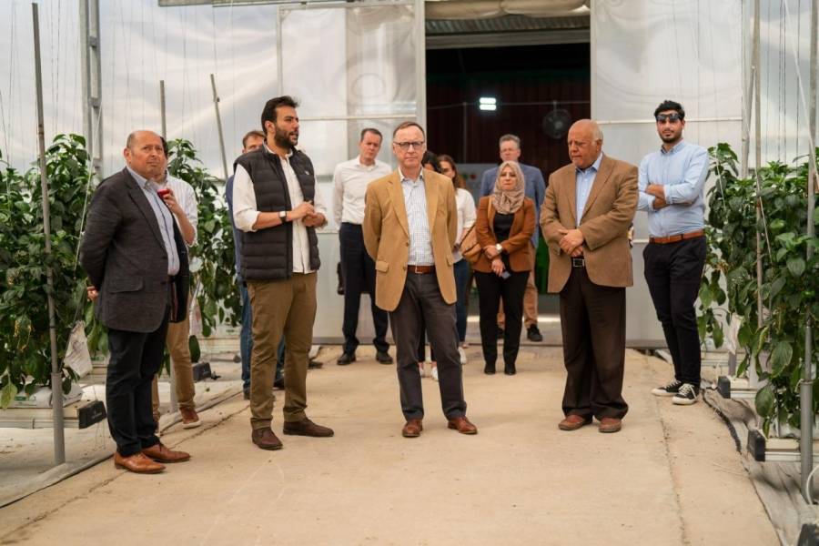السفير الهولندي يطلع على مشاريع زراعية في وادي الأردن