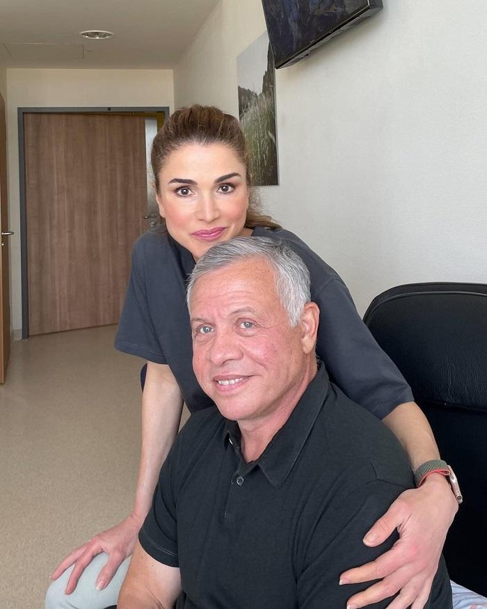 عاجل – الملكة رانيا تنشر صورة مع الملك .. وتقول : الحمدلله على صحة “الأغلى”