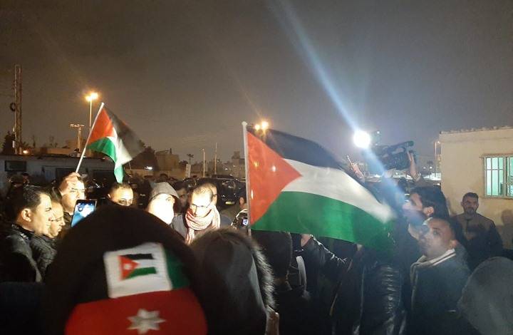 أردنيون يطالبون بإغلاق السفارة الإسرائيلية في عمّان