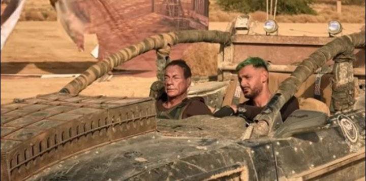 أول تعليق من مدير أعمال فان دام على حذفه صوره مع رامز جلال