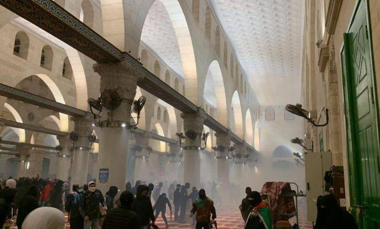 الاحتلال يرفع إغلاق المعابر مع الضفة وغزة منتصف الليلة