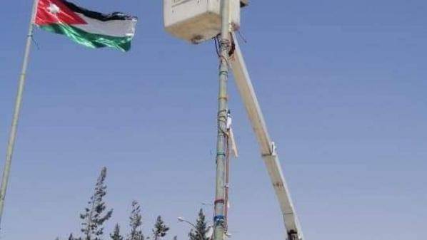 ساحات وميادين الطفيلة تتزين بالعلم الأردني