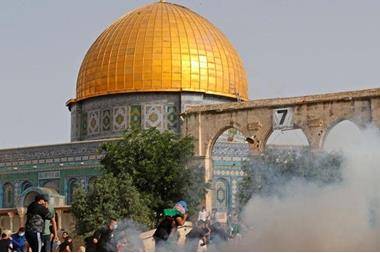 مفتي القدس يطالب المسلمين بإنقاذ وحماية الأقصى