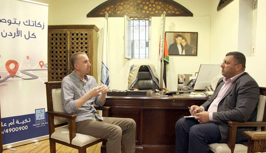 تكية أم علي تواصل تقديم وجبات الإفطار للصائمين