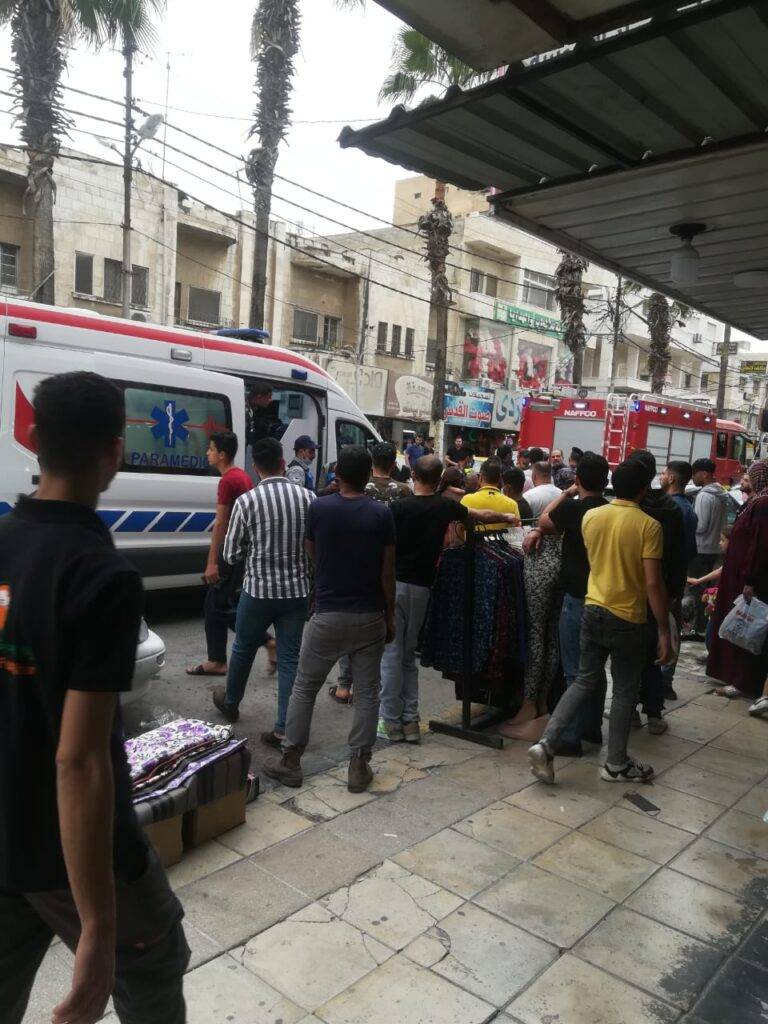 إنقاذ حياة طفل من داخل سيارة مغلقة في اربد