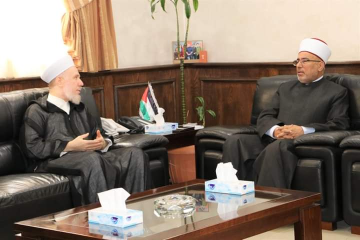 قاضي القضاة يستقبل العلامة اليعقوبي