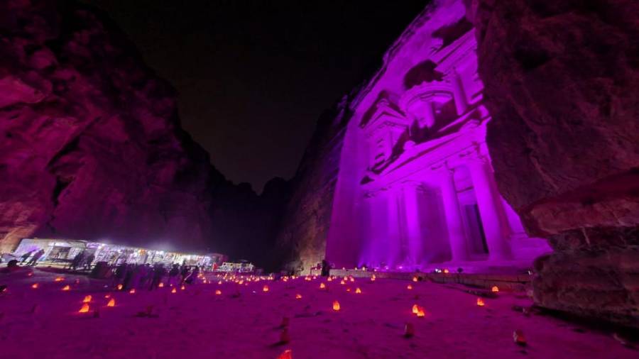 البترا بالبنفسجي بمناسبة اليوم العالمي للتراث