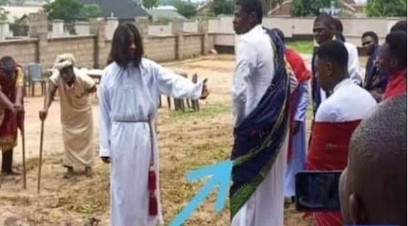 يتوفى على المسرح .. والجمهور يعتقد بأن الحادث جزء من المسرحية