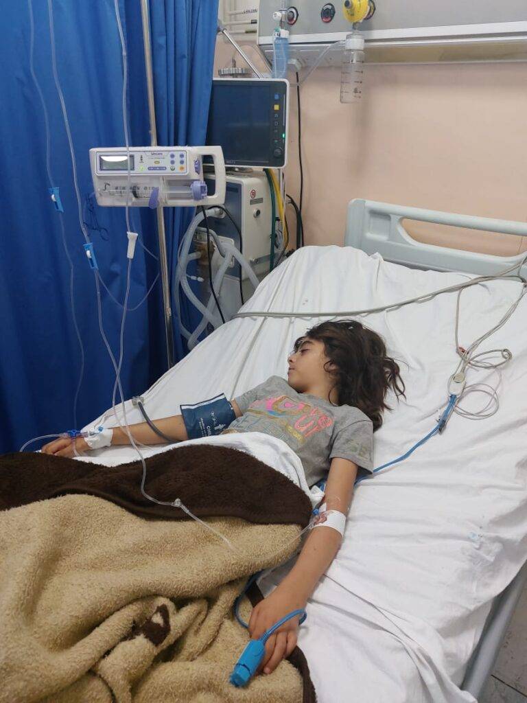 سيدرا.. طفلة مريضة بحاجة إلى سرير وطبيب اختصاصي أعصاب قلب