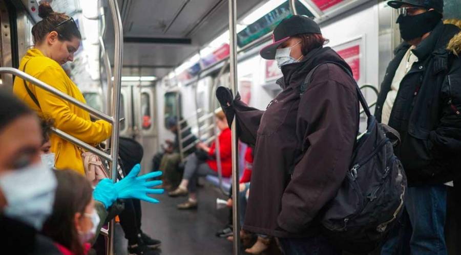 قاضية أمريكية تلغي إلزامية الكمامات في وسائل النقل العام