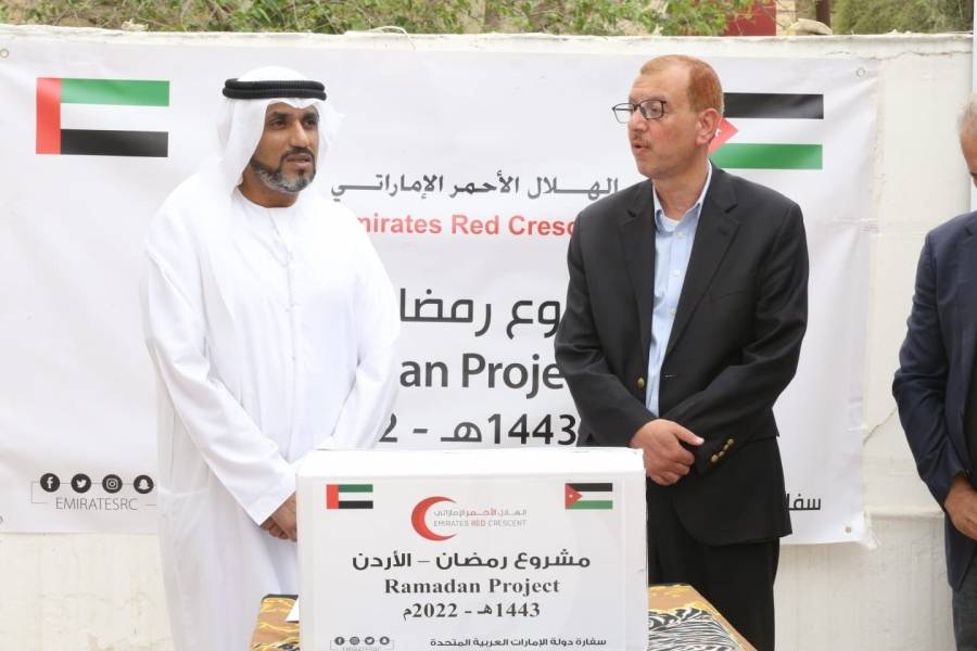 سفارة دولة الامارات في عمّان، تطلق مبادرة لتوزيع المساعدات على المواطنين الأردنيين واللاجئين... صور