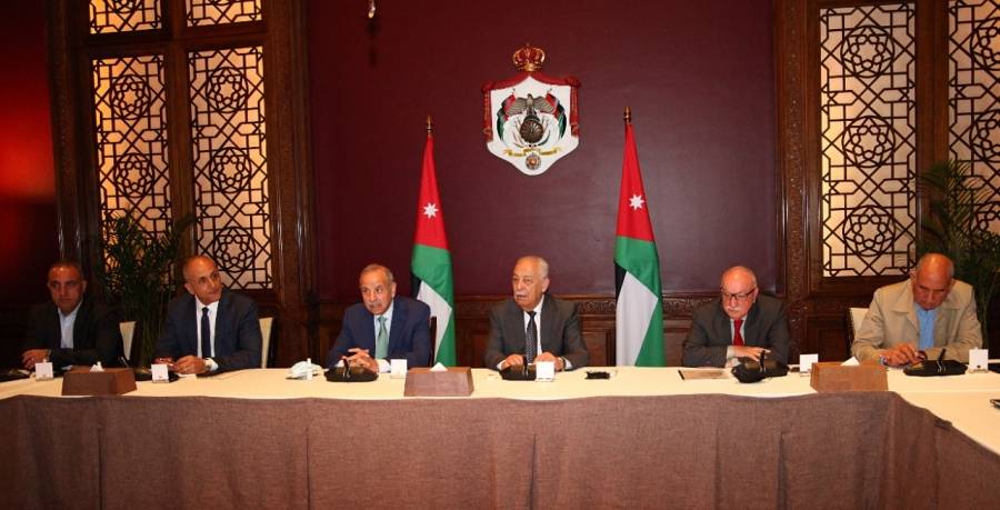 العيسوي يترأس اجتماعًا للجنة تأهيل تلال الفوسفات ...صور