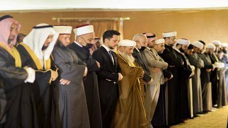 ولي العهد يكرم مجموعة من الأئمة والوعاظ