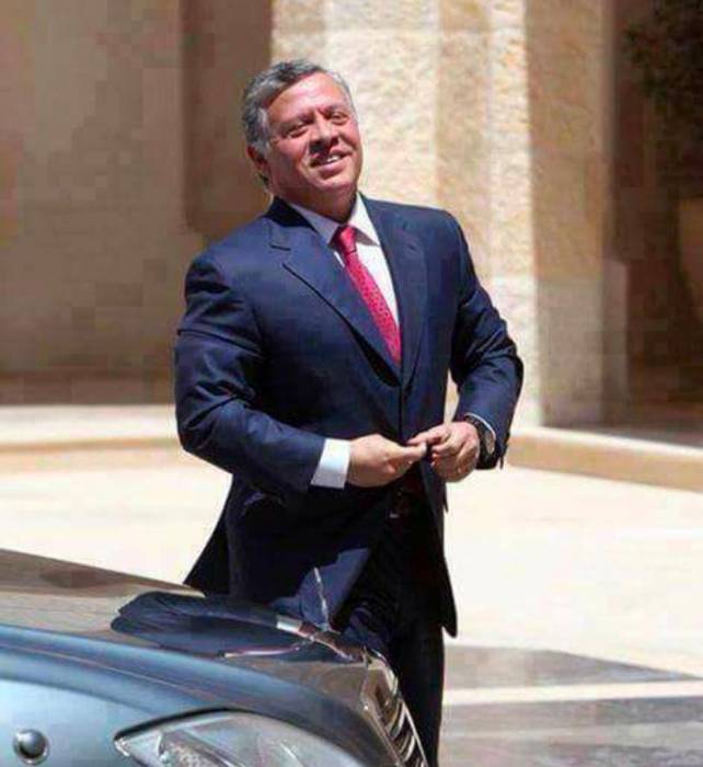 أسرة جامعة فيلادلفيا تهنئ الملك بعودته سالماً إلى أرض الوطن