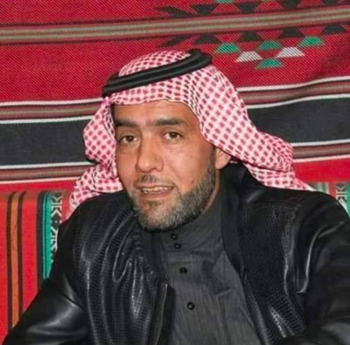 الزبن ينحر جملًا بمناسبة عودة الملك إلى ارض الوطن سالما معافى...صور