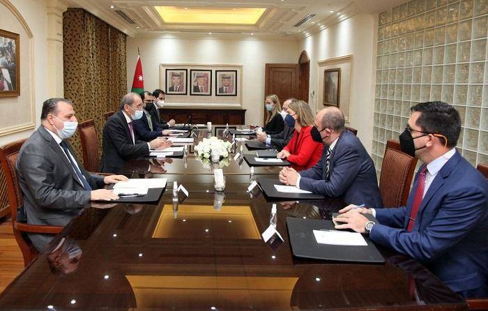 الصفدي يبحث التصعيد بالقدس مع وفد أميركي