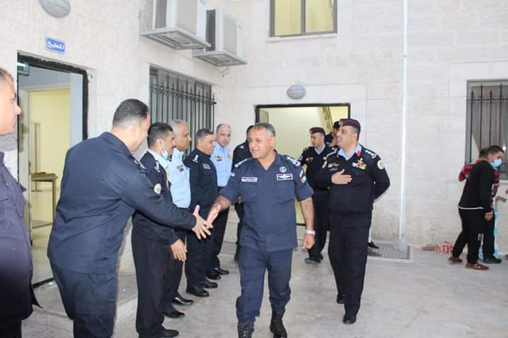 العميد أشرف العمريين يُشارك مرتبات  مديرية شرطة  محافظة الكرك مأدبة  الافطار .