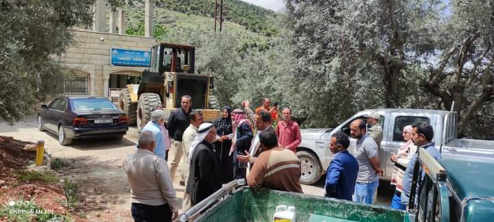 الزغول يتفقد العمل بمشروع تعبيد طرق منطقة الصفا