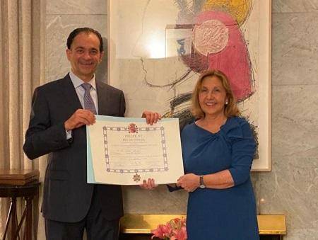 منح وسام الفارس الإسباني لعمر الجازي