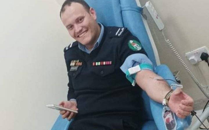 شرطة جرش تلبي نداء استغاثة مواطن بالتبرع بالدم