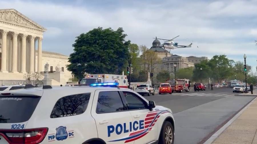 شخص يضرم في نفسه النار أمام المحكمة العليا بالولايات المتحدة