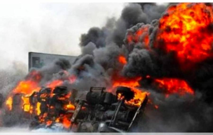 عاجل ...مصرع أكثر من 100 نيجيري بانفجار مصفاة لتكرير النفط