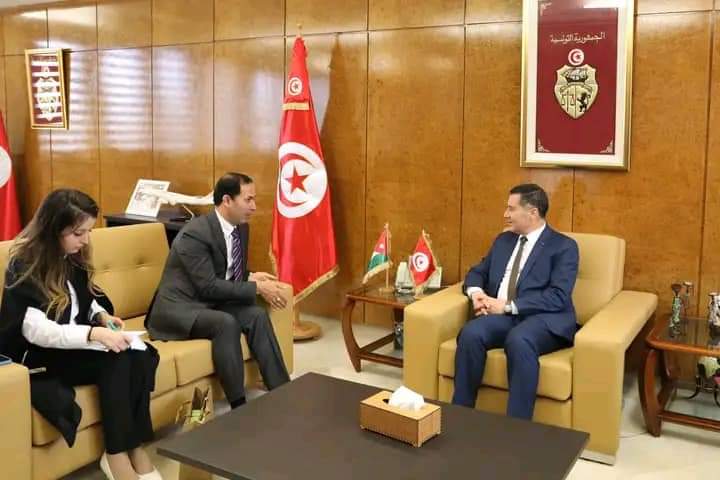 السفير ماهر الطراونة في تونس يلتقي وزير النقل التونسي