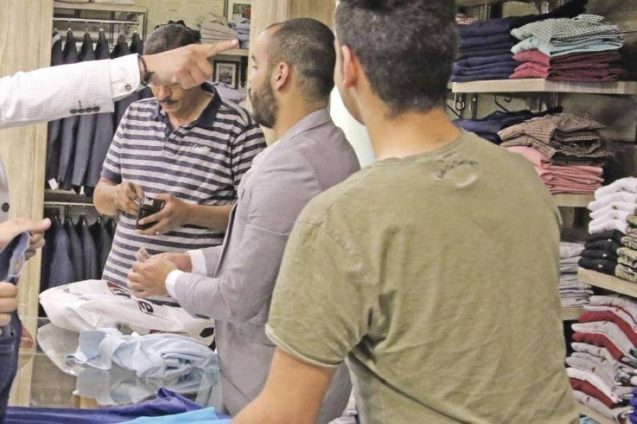 أسعار الألبسة والأحذية في السوق المحلية مستقرة على انخفاض