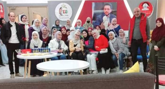 حفل توقيع كتاب ملكة تحدي الكرسي للطالبة شهد الخوالدة