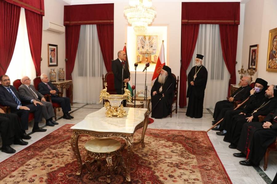 رئيس الوزراء يهنئ الأخوة المسيحيين بعيد الفصح المجيد