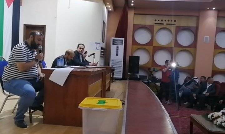 رائد العتوم رئيسا لمجلس المحافظة بالتزكية بعد توافق الأعضاء على توزيع مهام اللجان