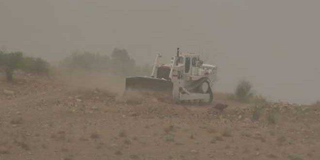 مستوطنون يجرفون أراضي الفلسطينيين بالأغوار الشمالية