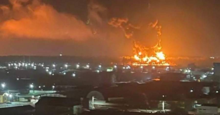 عاجل ...حريق هائل في مستودع للنفط في روسيا